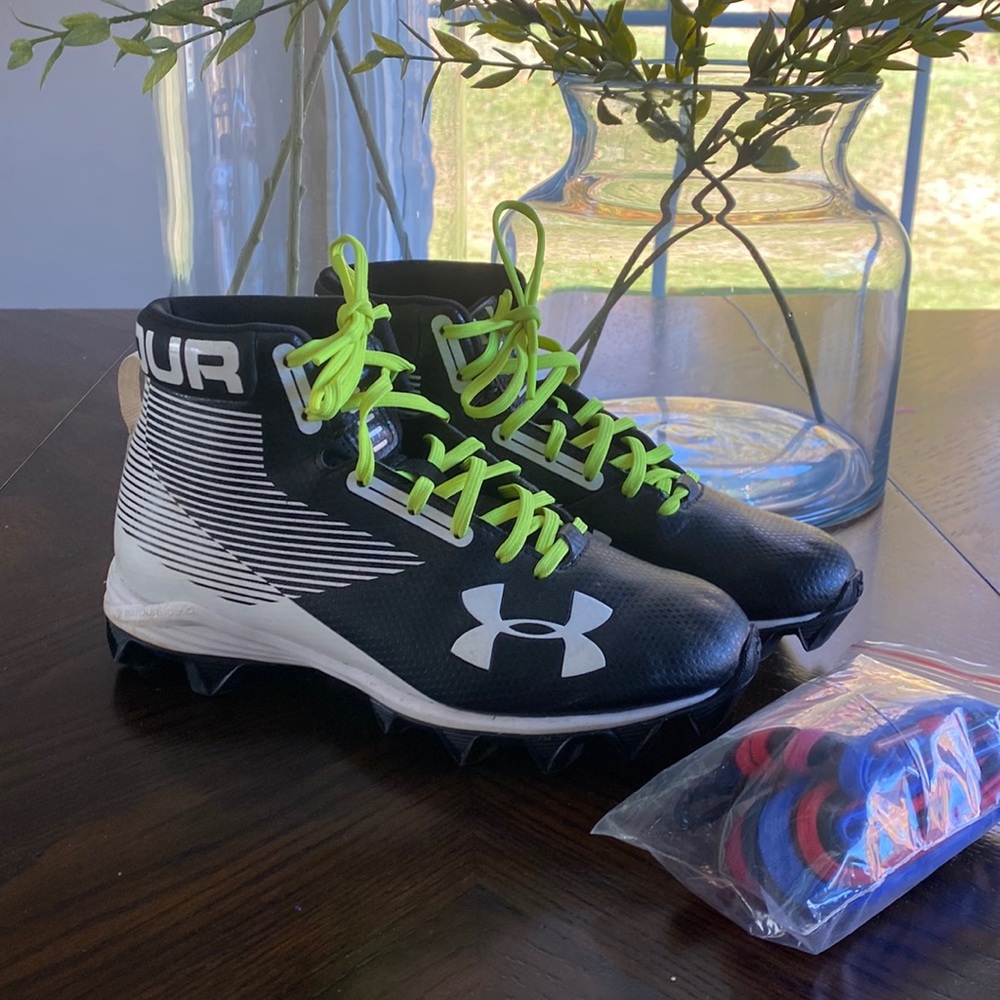 Under Armour Boys Cleats